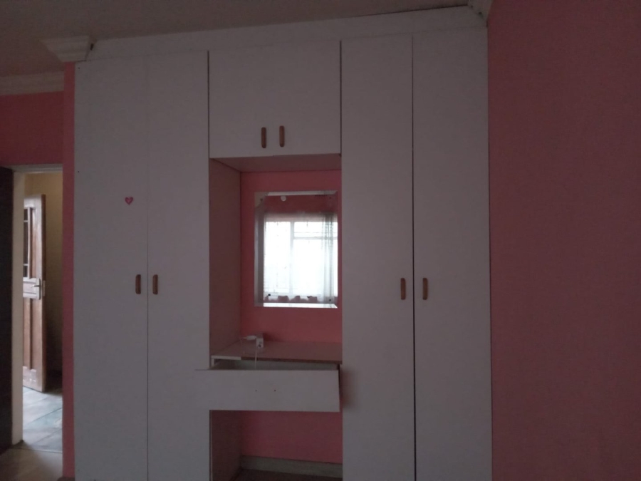 To Let Commercial Property for Rent in Eikendal Western Cape